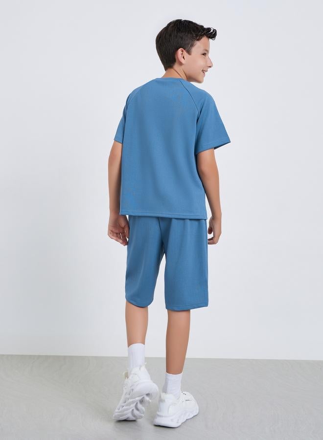 ستايلي مجموعة من شورت وتيشيرت محبوك بتفاصيل بارزة - Image 5